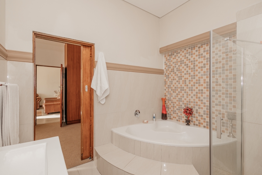 4 Bedroom Property for Sale in Baronetcy Estate Western Cape